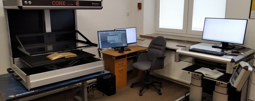 Pracownia digitalizacyjna. Już ponad 8 tys. obiektów dostępnych jest w bibliotece cyfrowej na stronie Centralnej Biblioteki Statystycznej. Zachęcamy do przeszukiwania naszego księgozbioru za pomocą multiwyszukiwarki Primo.