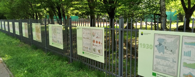 Zapraszamy na wystawę plenerową „Zbiory kartograficzne Centralnej Biblioteki Statystycznej”. Oprowadzanie kuratorskie 11 i 18 czerwca. Początek zwiedzania o godz. 12.00 w Czytelni CBS.