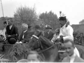 Uroczysty wjazd bryczką Władysława Reymonta do Wierzchosławic w sierpniu 1925 r.