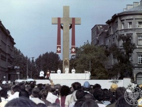 Pierwsza pielgrzymka św. Jana Pawła II. Plac Zwycięstwa w Warszawie 1979 r.