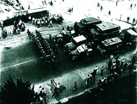 Oddziały ZOMO interweniujące na ulicach Radomia w 1976 r.