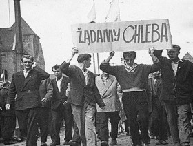 Protestujący z hasłem Żądamy chleba