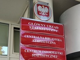 Wejście do GUS i CBS - tablice informacyjne