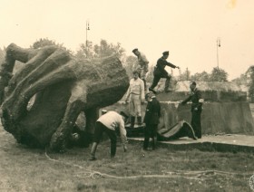 Zniszczenie pomnika przez hitlerowców
